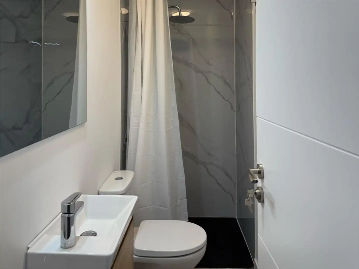 Baño de Piso de alquiler en Segovia con Calefacción, Amueblado y Balcón