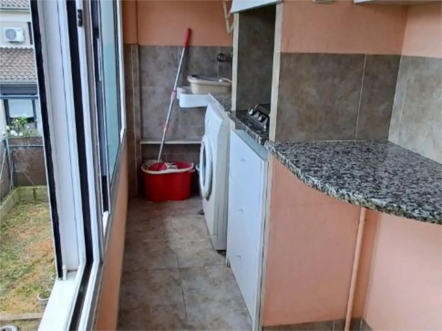Cuina de Casa adosada en venda en Olot amb Calefacció, Jardí privat i Terrassa