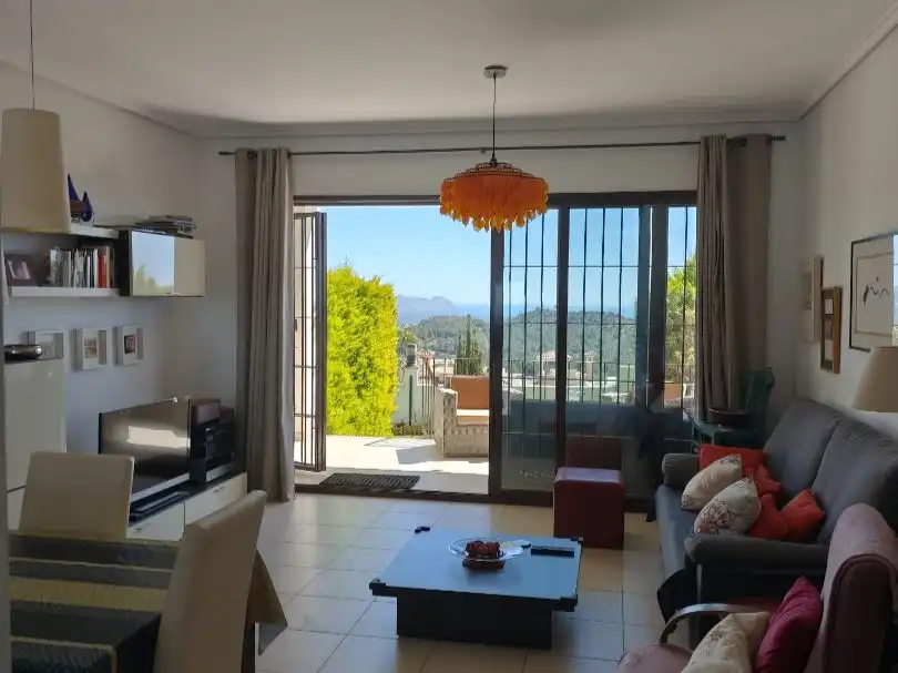 Sala d'estar de Pis en venda en Polop amb Aire condicionat, Calefacció i Jardí privat