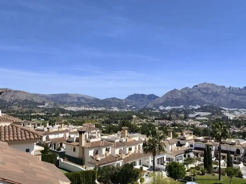 Vista exterior de Pis en venda en Polop amb Aire condicionat, Calefacció i Jardí privat