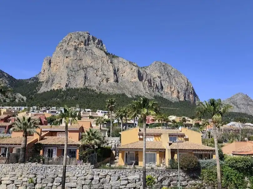 Vista exterior de Pis en venda en Polop amb Aire condicionat, Calefacció i Jardí privat