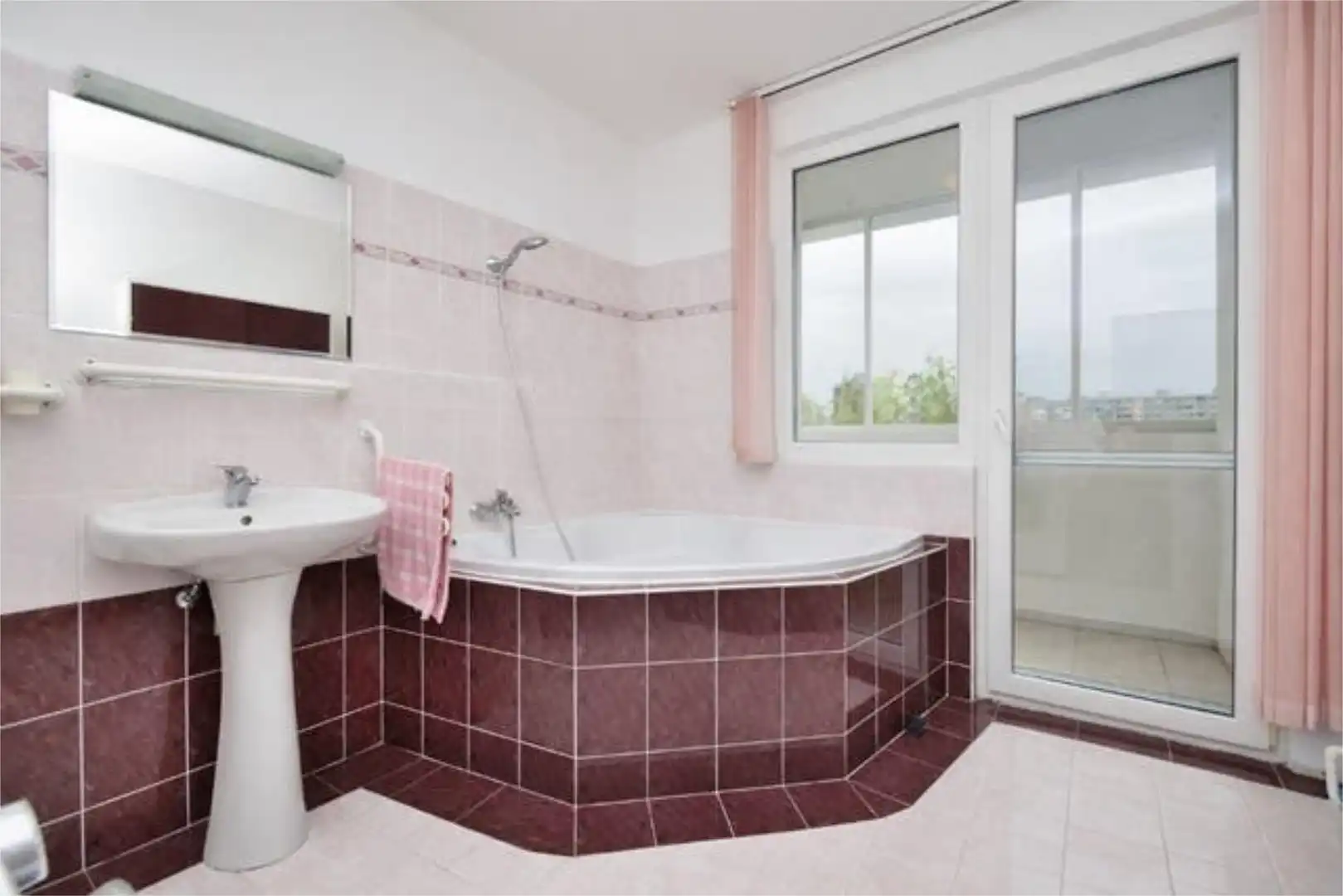 Apartamento en venta en Justicia - Chueca Baño de Apartamento en venta en Madrid con Trastero y Amueblado