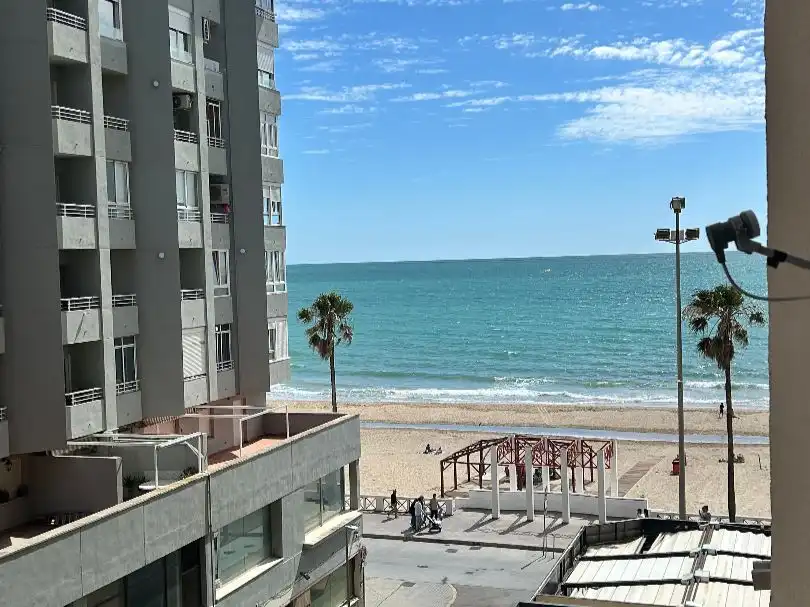 Vista exterior de Pis en venda en  Cádiz Capital amb Aire condicionat i Terrassa