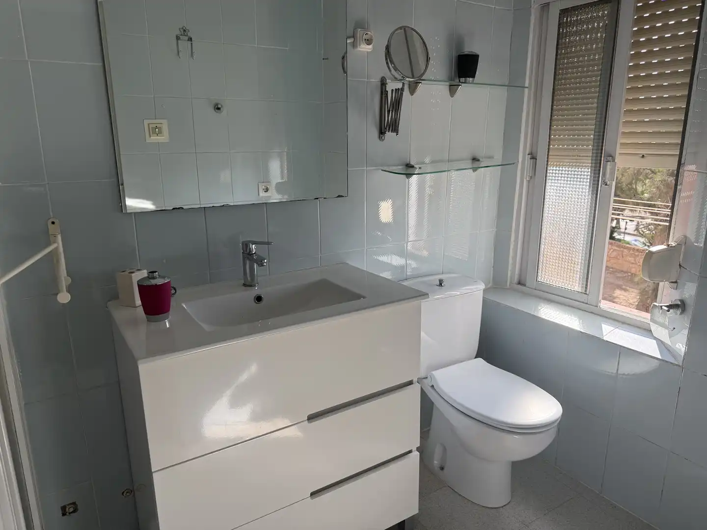 Flat for rent in Avenida Joaquín Costa, Casco Antiguo Bathroom of Flat for rent in Badajoz with Air Conditioner, Heating and Furnished