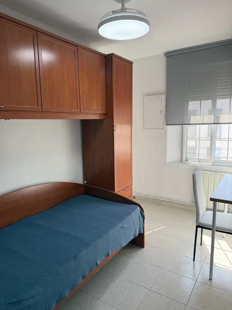 Flat for rent in Avenida Joaquín Costa, Casco Antiguo Bedroom of Flat for rent in Badajoz with Air Conditioner, Heating and Furnished