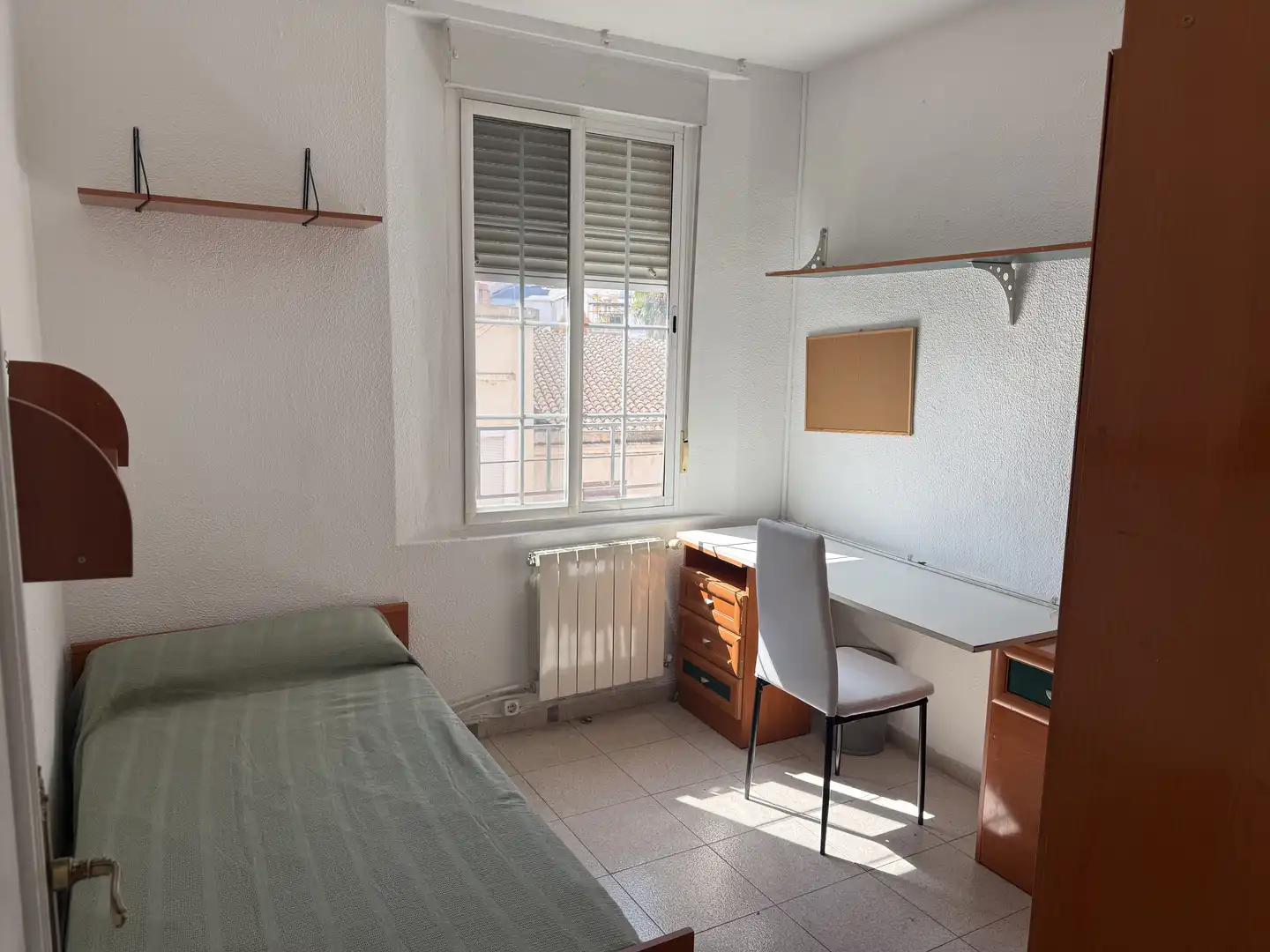 Flat for rent in Avenida Joaquín Costa, Casco Antiguo Bedroom of Flat for rent in Badajoz with Air Conditioner, Heating and Furnished