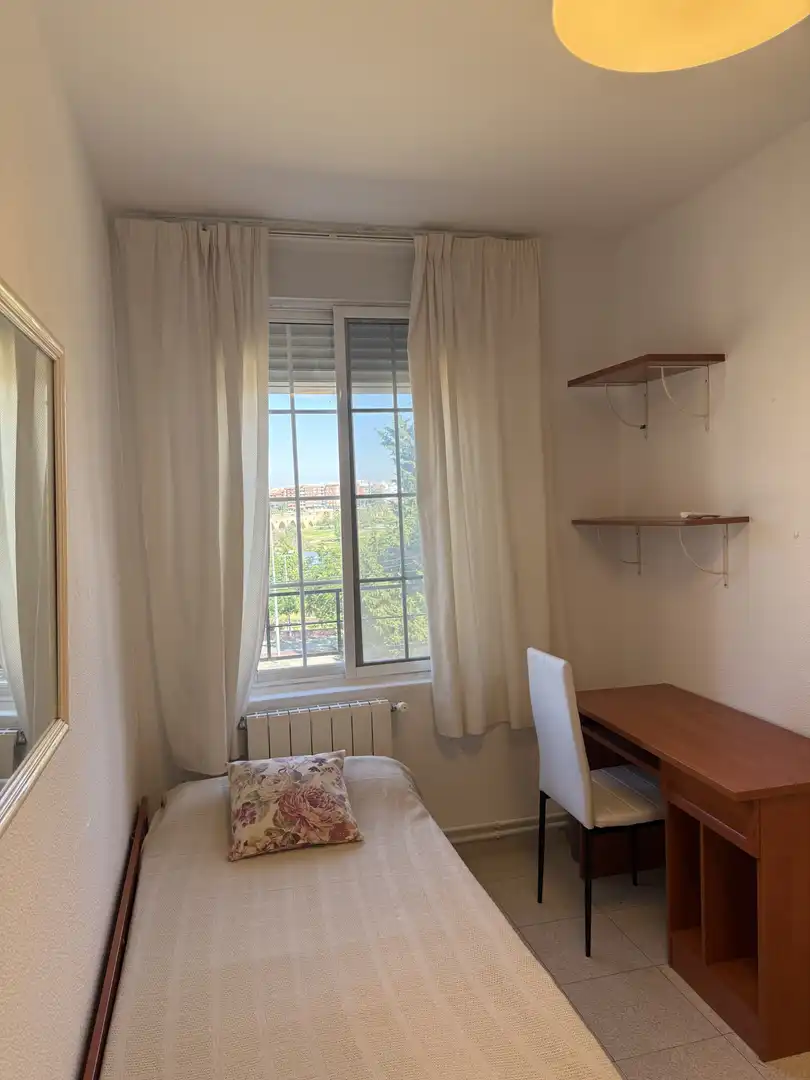 Flat for rent in Avenida Joaquín Costa, Casco Antiguo Bedroom of Flat for rent in Badajoz with Air Conditioner, Heating and Furnished