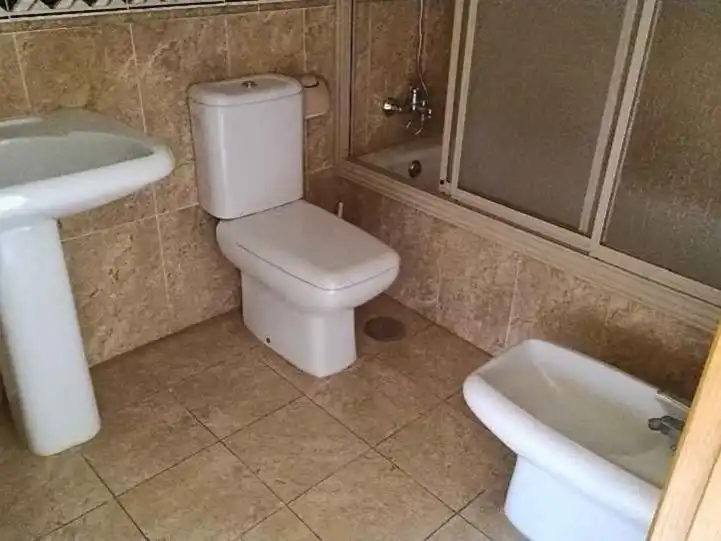Bathroom of Flat for sale in  Madrid Capital  with Air Conditioner, Swimming Pool and Balcony
