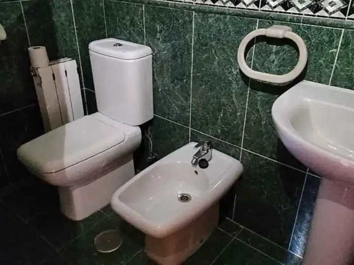 Bathroom of Flat for sale in  Madrid Capital  with Air Conditioner, Swimming Pool and Balcony