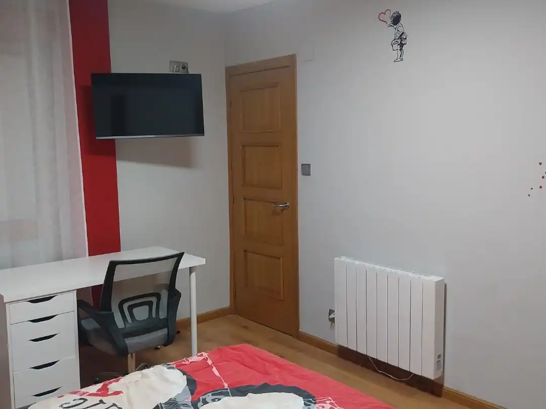 Habitación de Piso de alquiler en Gijón  con Calefacción, Parquet y Amueblado