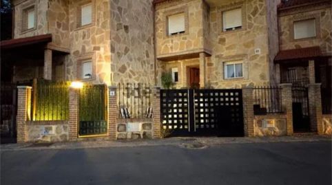 Casa o chalet en venta en Calle Puente Nuevo, 1, Navaluenga, Ávila - imagen 3 Foto 3 de Casa o chalet en venta en Calle Puente Nuevo, 1, Navaluenga, Ávila