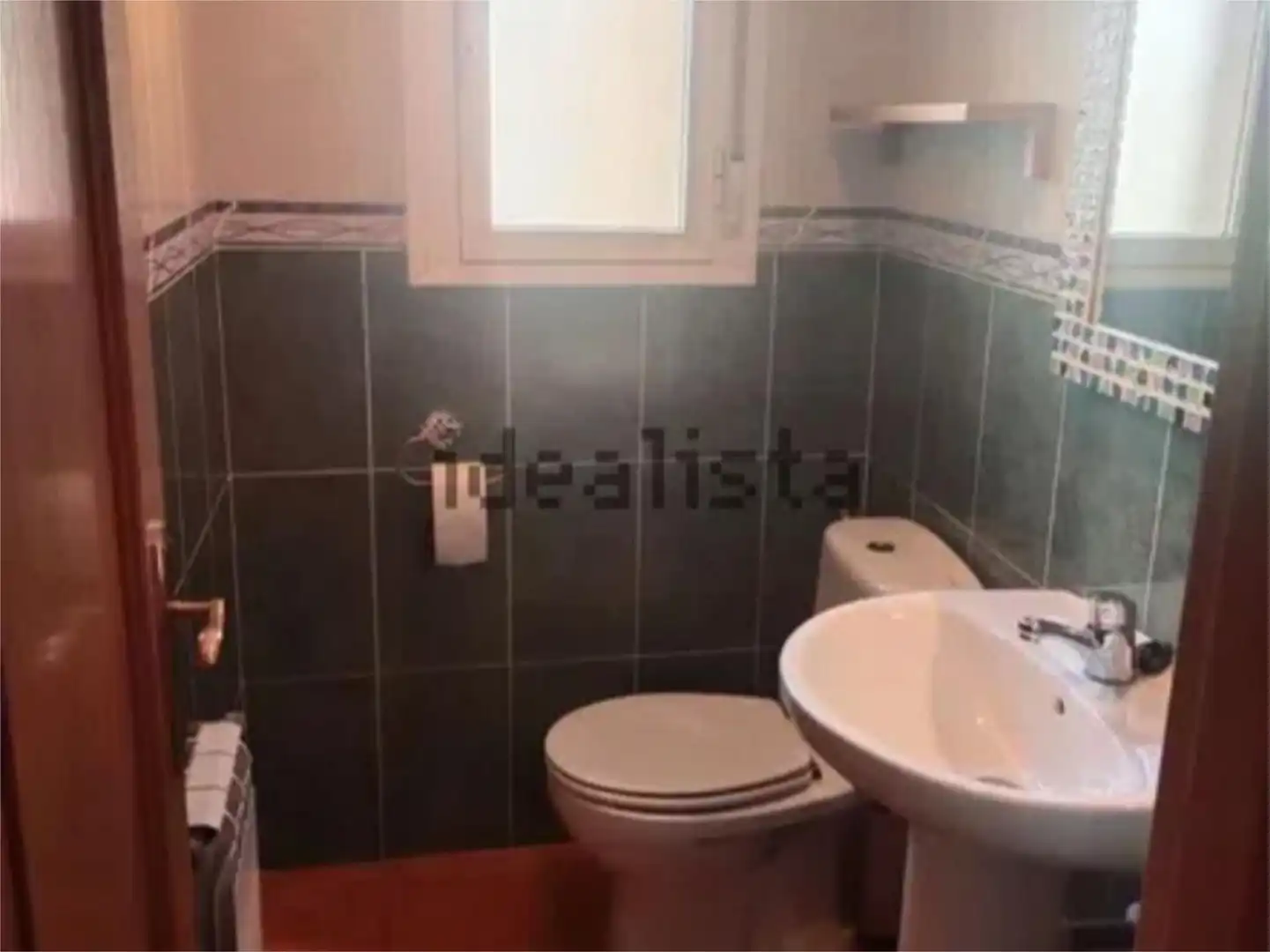 Houses for sale in Calle Puente Nuevo, 1, Navaluenga Bathroom of Houses for sale in Navaluenga with Terrace