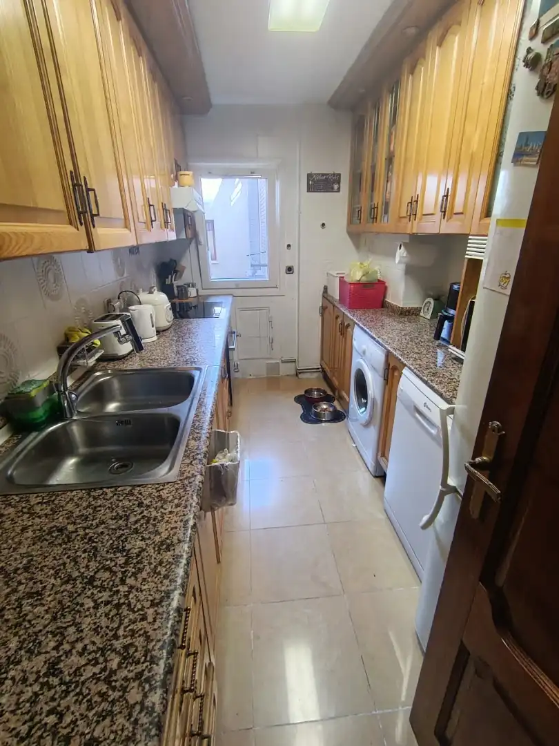 Kitchen of Flat for share in Madrid  with Air Conditioner, Heating and Parquet flooring