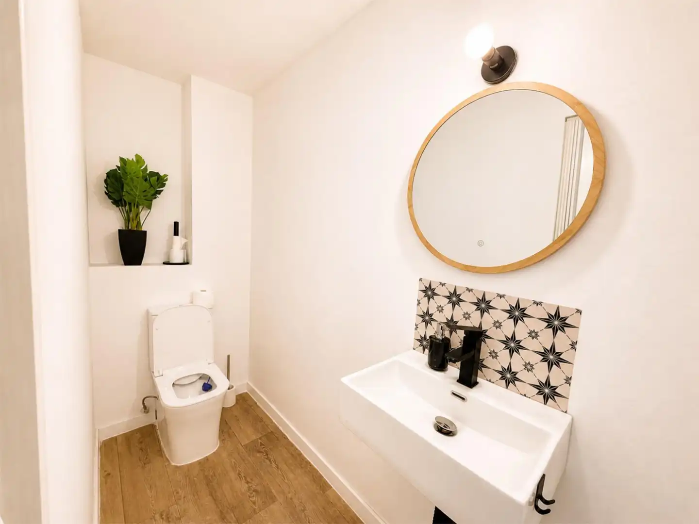 Room in Carrer de Don Quijote de la Mancha, 7, Benimàmet Bathroom of Flat for share in Valencia with Air Conditioner, Heating and Terrace