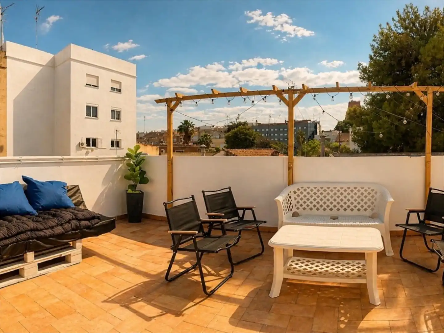 Room in Carrer de Don Quijote de la Mancha, 7, Benimàmet Terrace of Flat for share in Valencia with Air Conditioner, Heating and Terrace