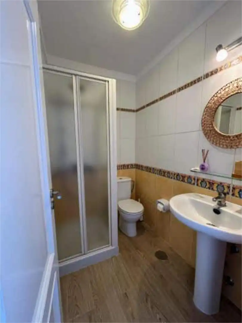 Piso en venta en Tamaimo - Arguayo Baño de Piso en venta en Santiago del Teide con Terraza, Trastero y Amueblado