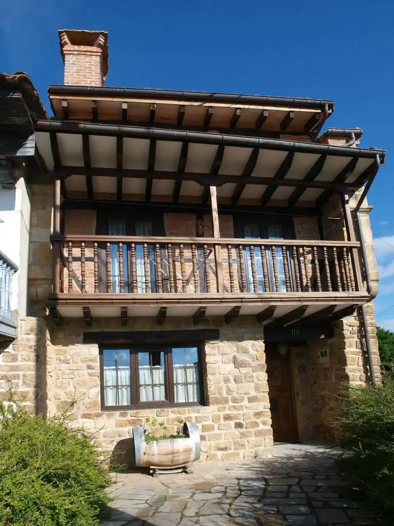 Vista exterior de Casa adosada en venta en Arenas de Iguña con Calefacción, Jardín privado y Parquet