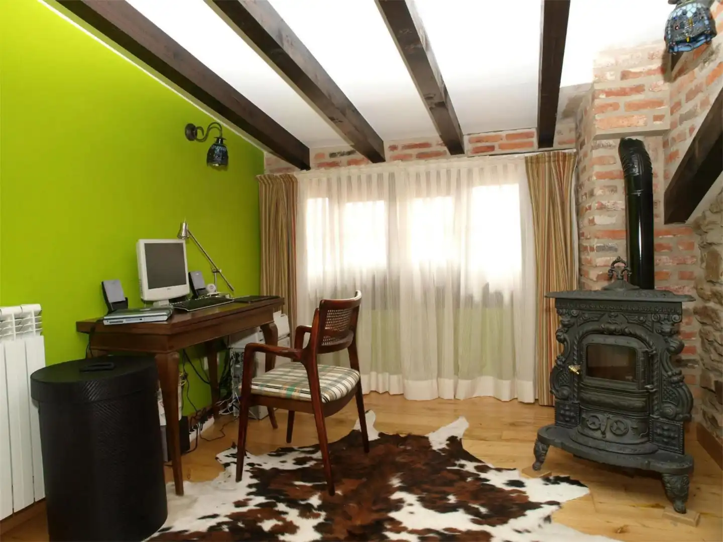 Sala de estar de Casa adosada en venta en Arenas de Iguña con Calefacción, Jardín privado y Parquet