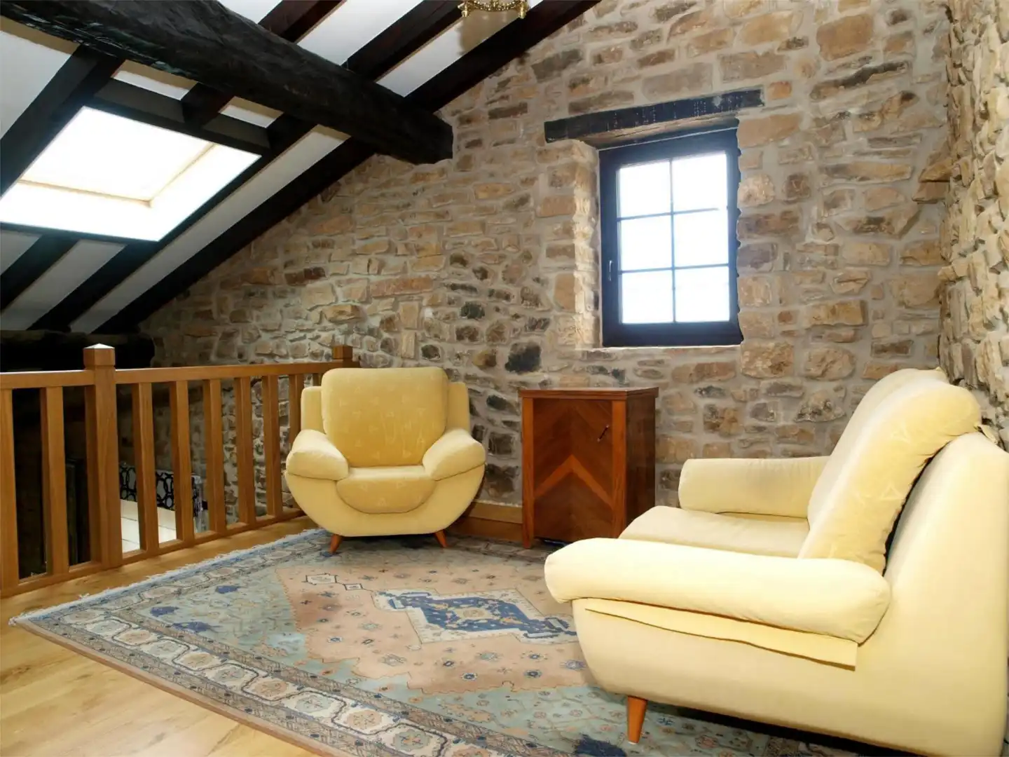 Sala de estar de Casa adosada en venta en Arenas de Iguña con Calefacción, Jardín privado y Parquet