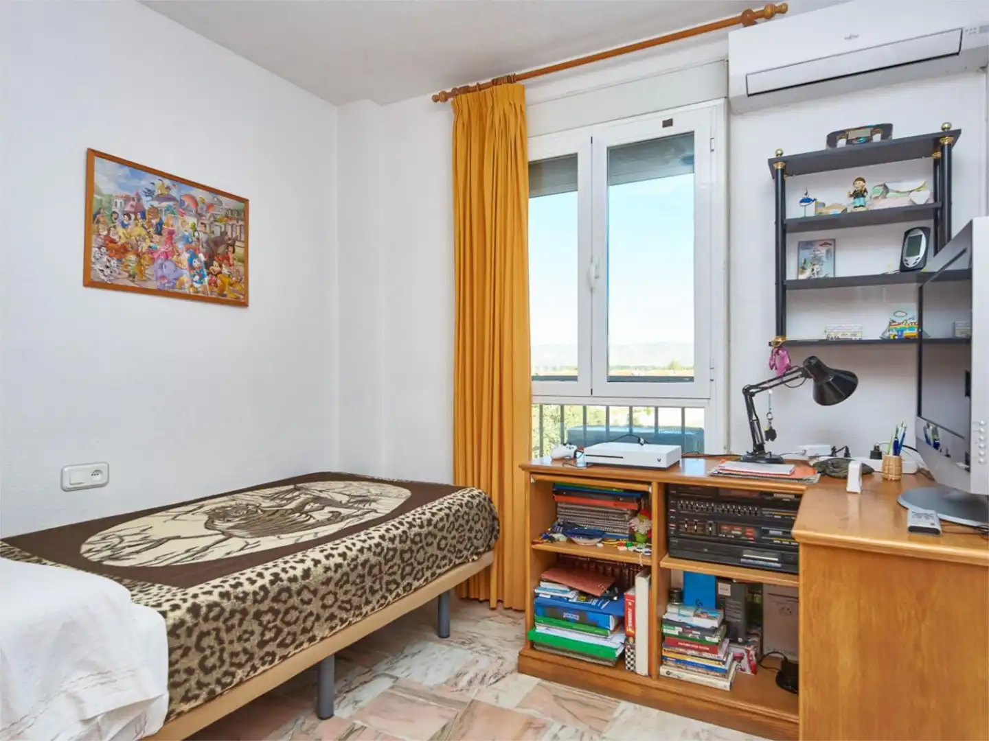 Casa o xalet en venda a Paseo del Prado, 1, Fuente Vaqueros Dormitori de Casa o xalet en venda en Fuente Vaqueros amb Aire condicionat, Terrassa i Traster
