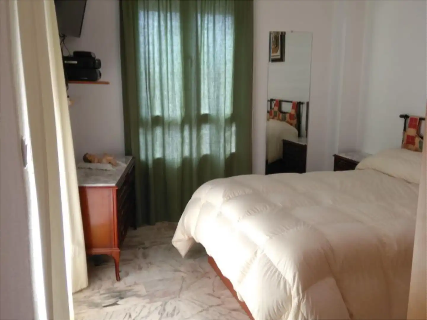 Casa o xalet en venda a Paseo del Prado, 1, Fuente Vaqueros Dormitori de Casa o xalet en venda en Fuente Vaqueros amb Aire condicionat, Terrassa i Traster