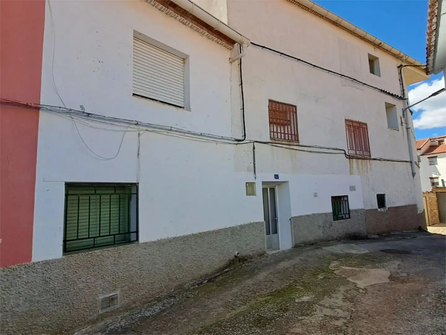 Vista exterior de Casa adosada en venda en Martín del Río amb Moblat