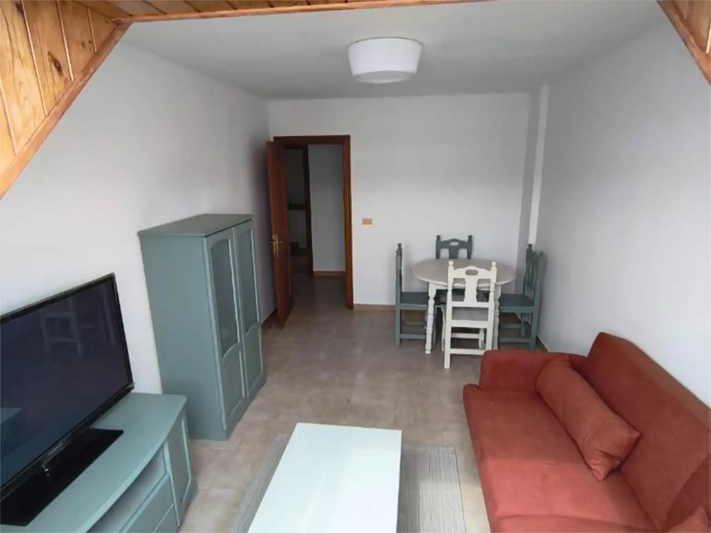 Wohnzimmer von Wohnung zur Miete in Oleiros