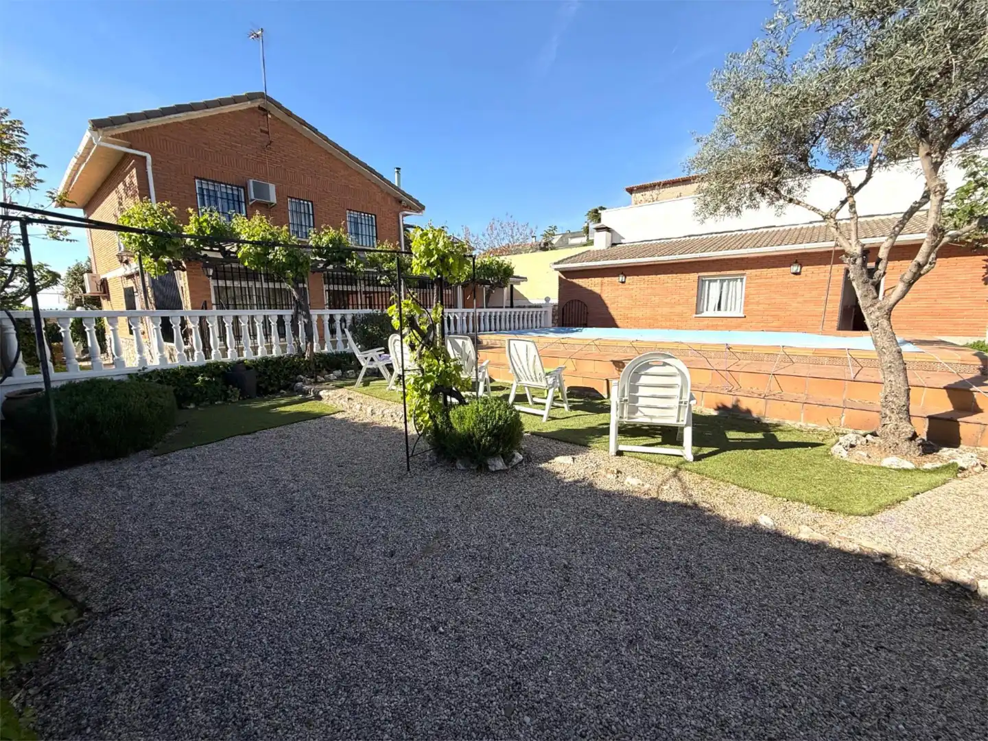 Casa o xalet en venda a Urbanización el Romeral, 1, El Mirador - Grillero Jardí de Casa o xalet en venda en Arganda del Rey amb Aire condicionat, Terrassa i Piscina