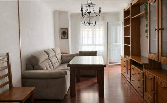Piso en Alquiler en Maria Auxiliadora - Barriada de Llera