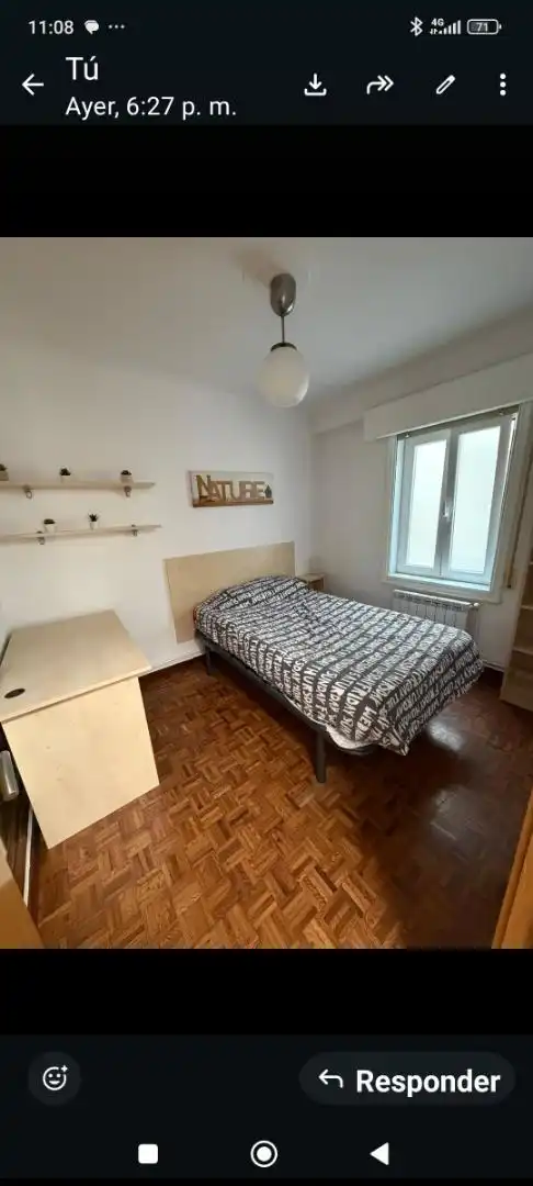 Dormitori de Pis de lloguer en A Coruña Capital  amb Calefacció, Parquet i Moblat