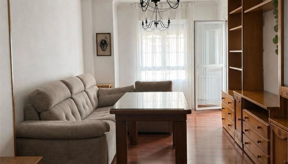 Piso de alquiler en Calle Manuel Saldaña, 30, Maria Auxiliadora - Barriada de Llera, Badajoz Capital - imagen 1 Foto 1 de Piso de alquiler en Calle Manuel Saldaña, 30, Maria Auxiliadora - Barriada de Llera, Badajoz Capital