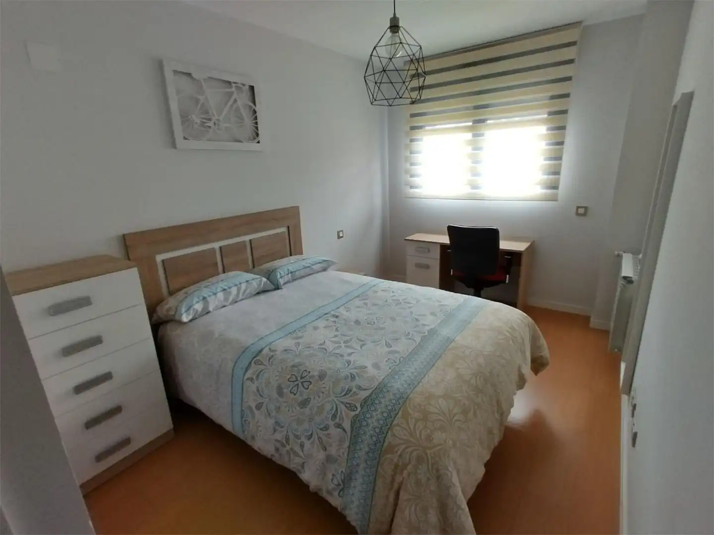 Habitación en Calle Madres de la Plaza de Mayo, 10, Urbanizaciones Habitación de Piso para compartir en Rivas-Vaciamadrid con Calefacción, Terraza y Piscina