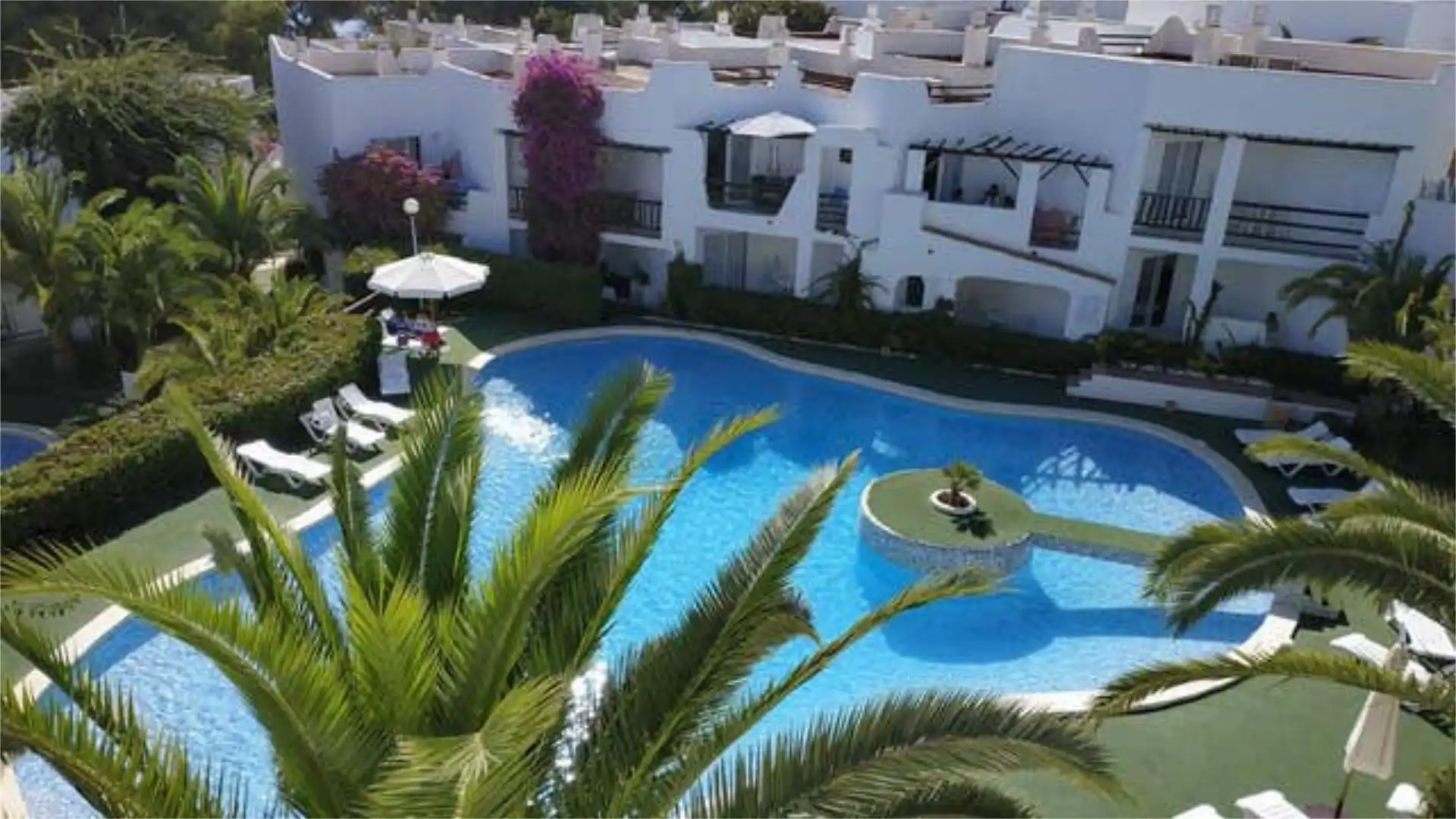 Piscina de Apartament en venda en Santa Eulària des Riu amb Calefacció, Jardí privat i Terrassa