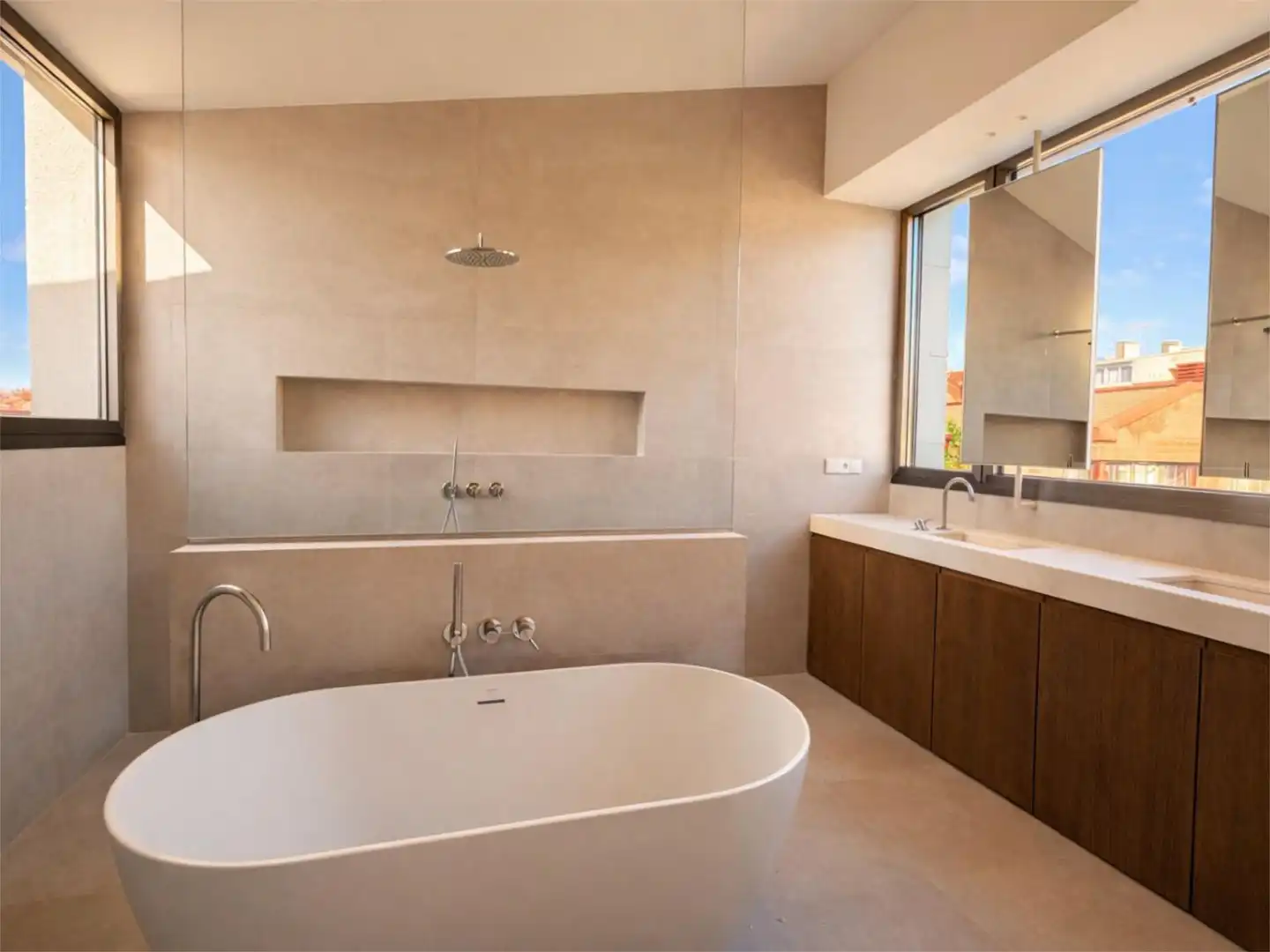 Bathroom of Houses for sale in  Madrid Capital  with Air Conditioner, Terrace and Swimming Pool