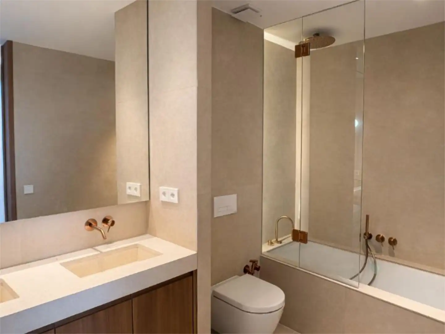 Bathroom of Houses for sale in  Madrid Capital  with Air Conditioner, Terrace and Swimming Pool