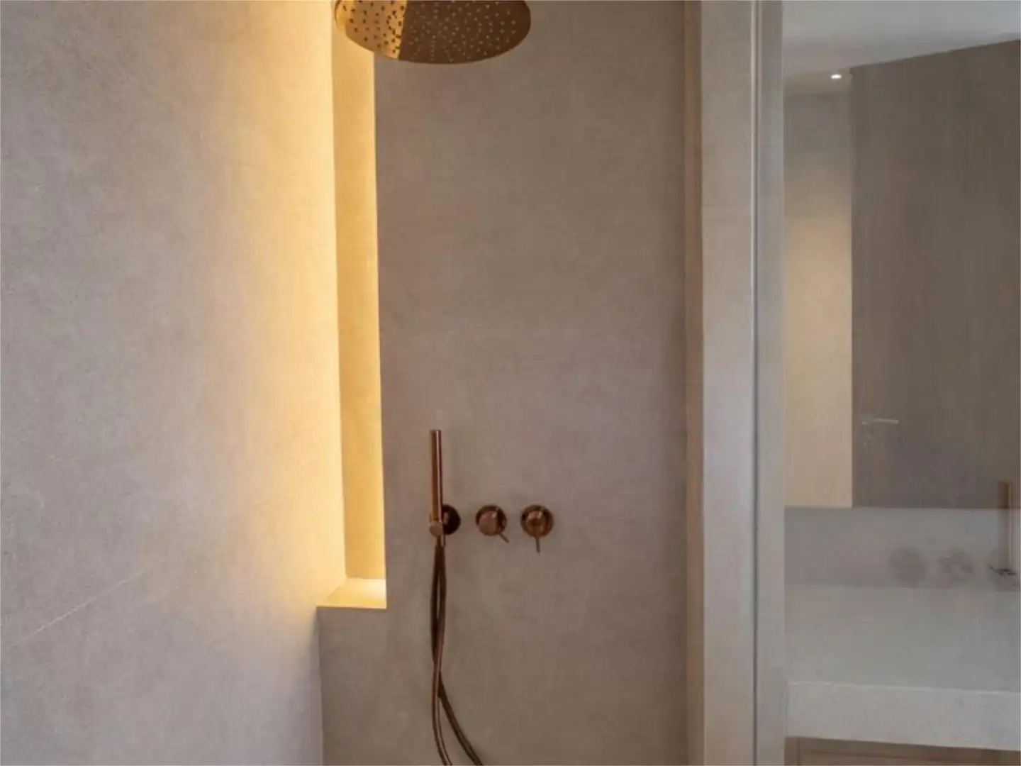 Bathroom of Houses for sale in  Madrid Capital  with Air Conditioner, Terrace and Swimming Pool