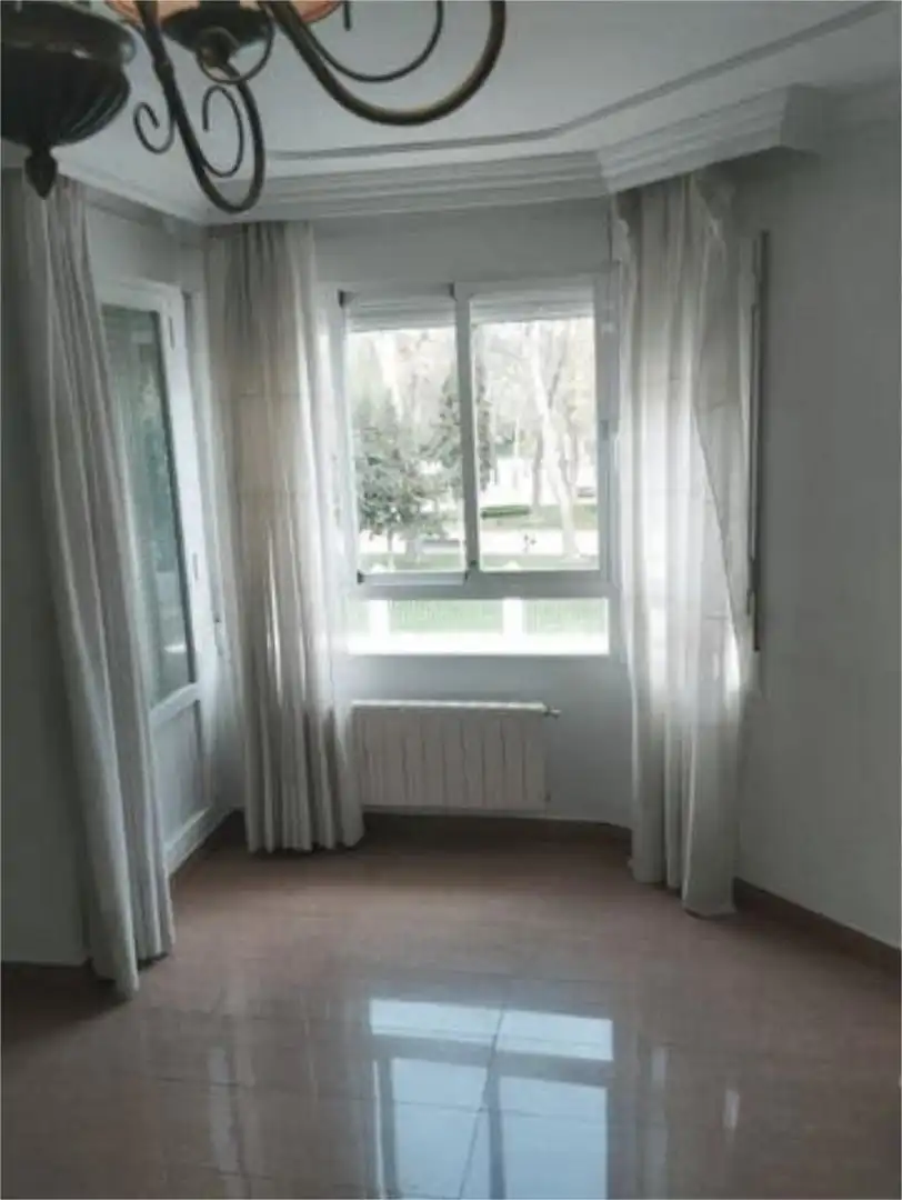 Apartamento en venta en Parque Sur Habitación de Apartamento en venta en Albacete con Terraza y Amueblado