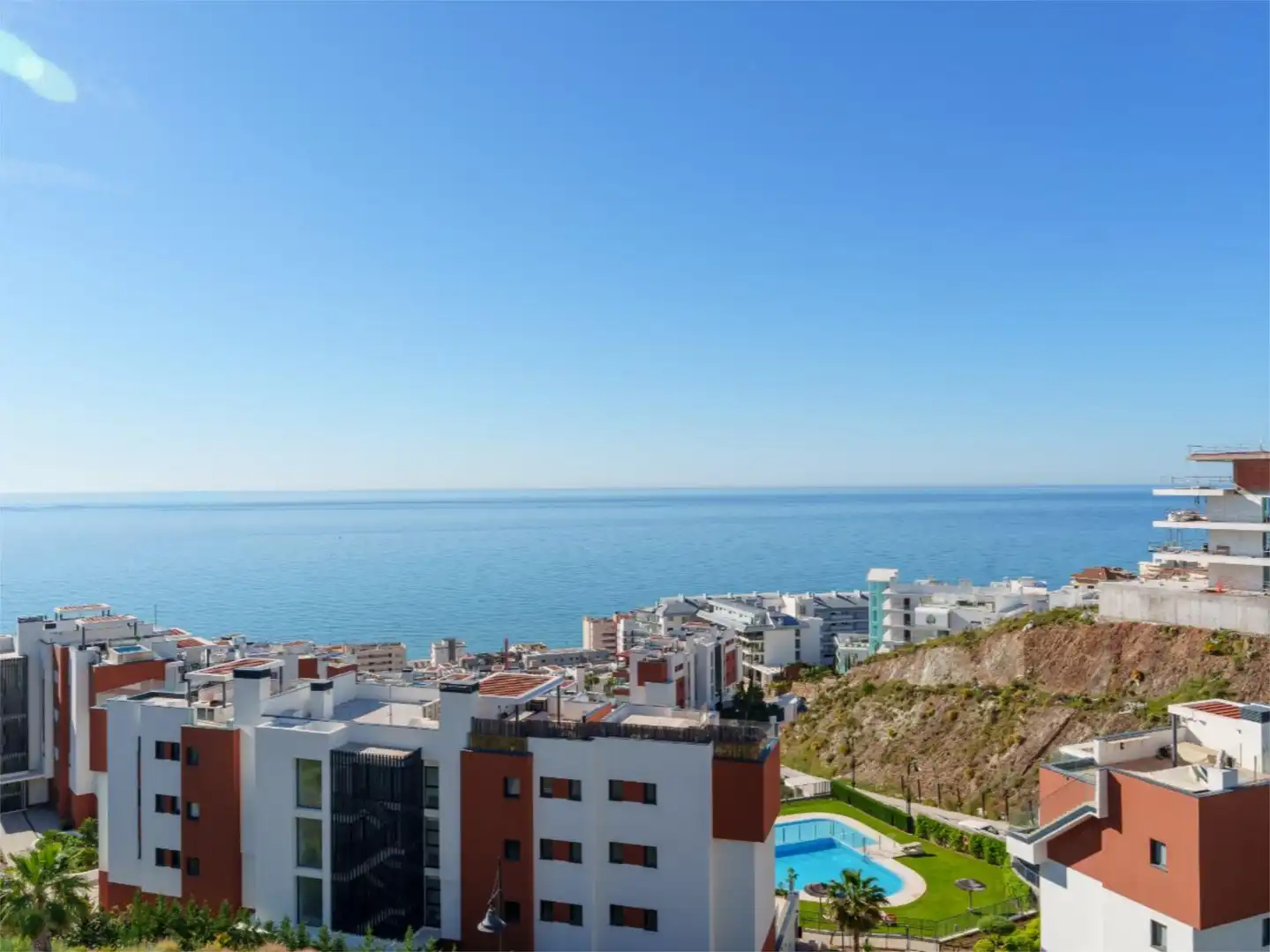 Pis en venda a Calle Margarita Salas, 1, Las Gaviotas - Carvajal Vista exterior de Pis en venda en Fuengirola amb Aire condicionat, Terrassa i Piscina