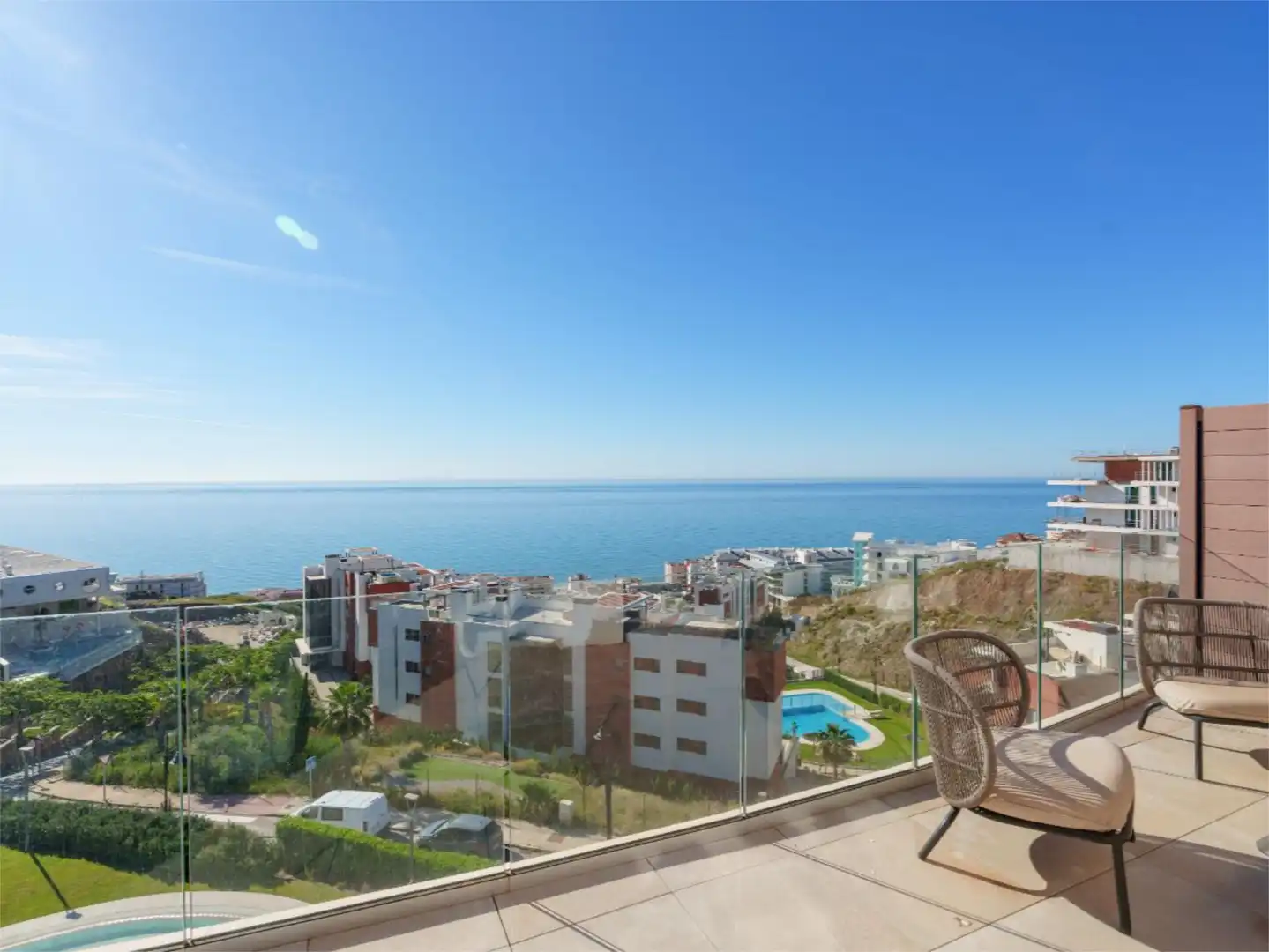 Pis en venda a Calle Margarita Salas, 1, Las Gaviotas - Carvajal Vista exterior de Pis en venda en Fuengirola amb Aire condicionat, Terrassa i Piscina