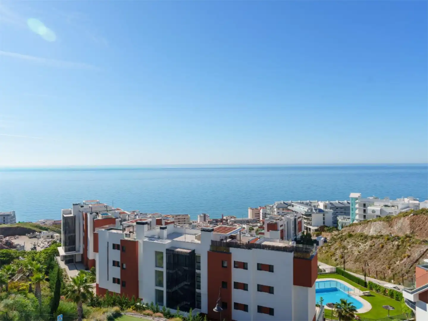 Pis en venda a Calle Margarita Salas, 1, Las Gaviotas - Carvajal Vista exterior de Pis en venda en Fuengirola amb Aire condicionat, Terrassa i Piscina