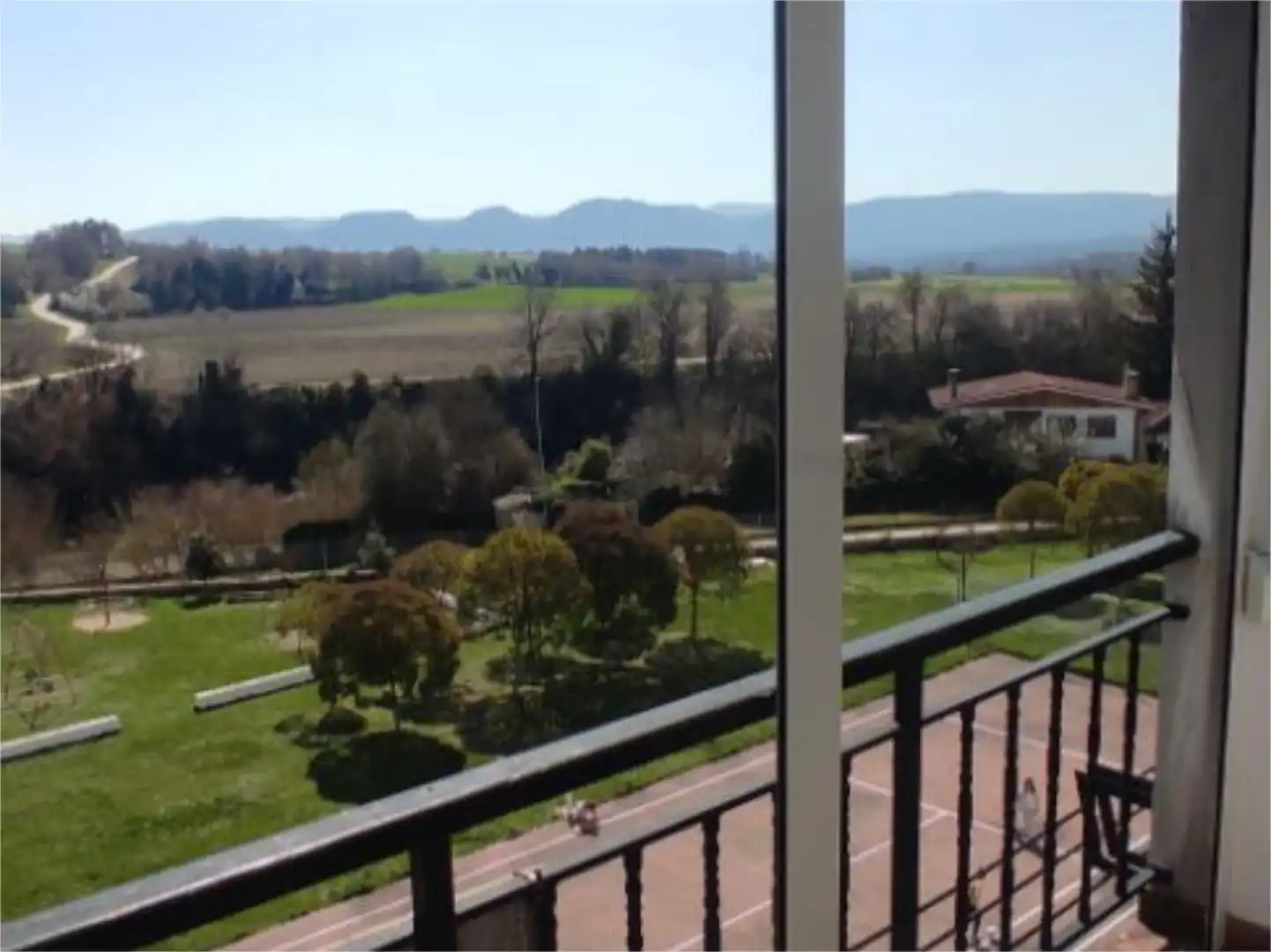 Piso en venta en Calle Jerea, 15, Trespaderne Jardín de Piso en venta en Trespaderne con Parquet, Amueblado y Balcón