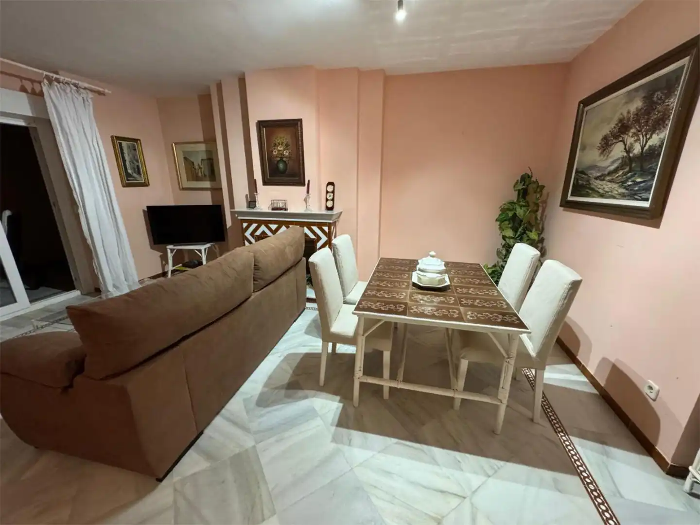 Apartamento de alquiler en Cuatro Pinos - El Carmen Comedor de Apartamento de alquiler en El Puerto de Santa María con Aire acondicionado, Calefacción y Terraza