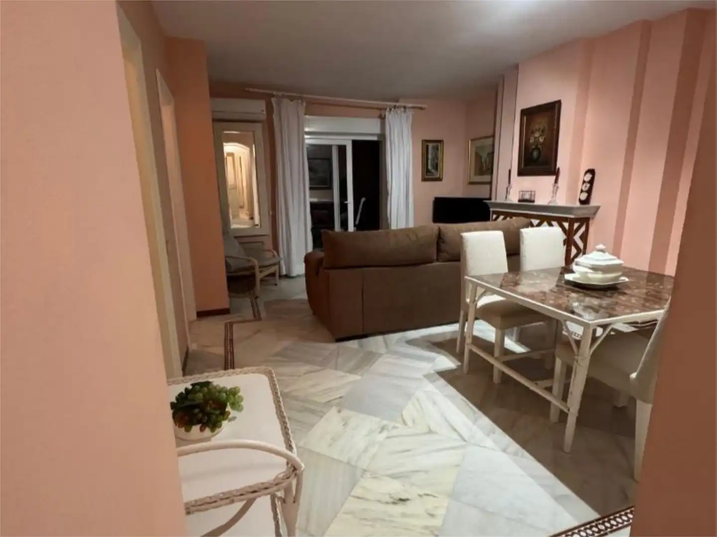 Apartamento de alquiler en Cuatro Pinos - El Carmen Comedor de Apartamento de alquiler en El Puerto de Santa María con Aire acondicionado, Calefacción y Terraza