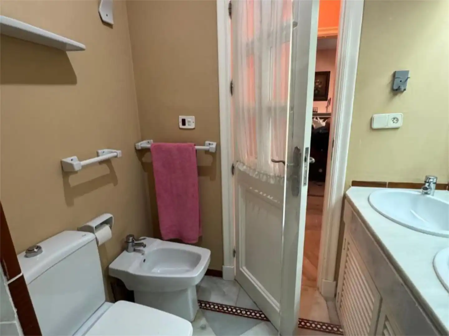 Apartamento de alquiler en Cuatro Pinos - El Carmen Baño de Apartamento de alquiler en El Puerto de Santa María con Aire acondicionado, Calefacción y Terraza