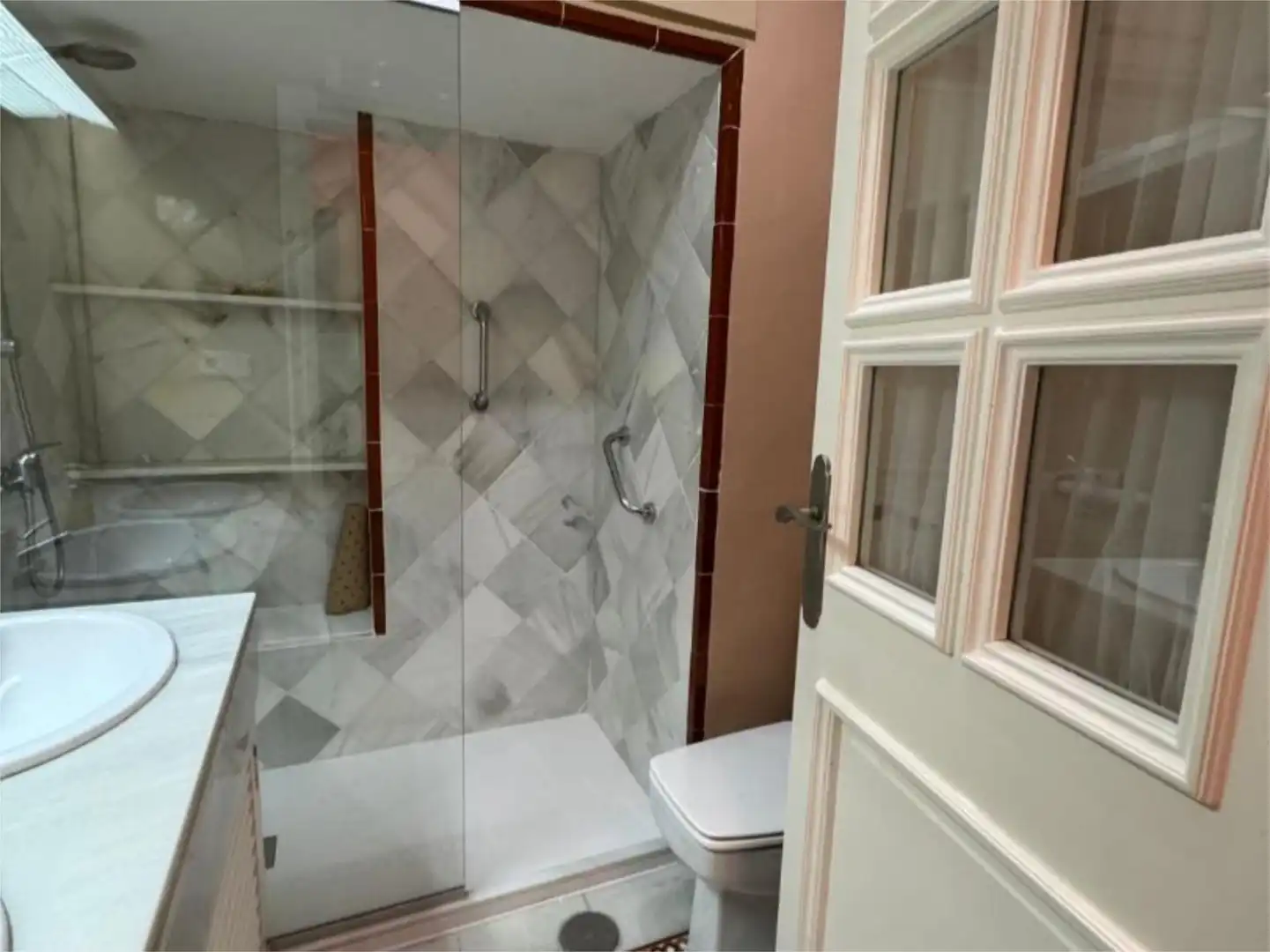 Apartamento de alquiler en Cuatro Pinos - El Carmen Baño de Apartamento de alquiler en El Puerto de Santa María con Aire acondicionado, Calefacción y Terraza