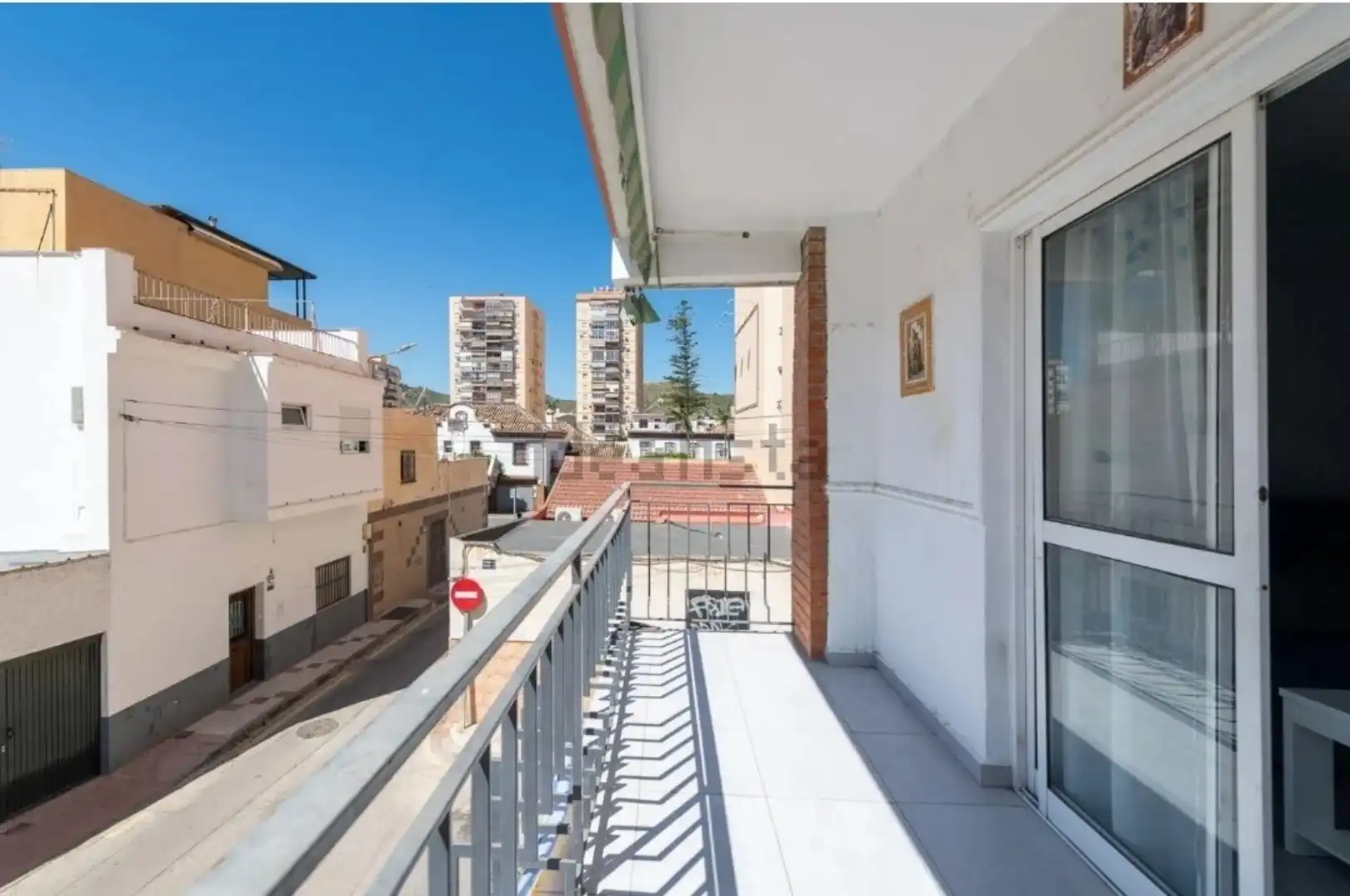 Pis en venda a Calle Emilio Thuillier, 27, Barrio de Ciudad Jardín Vista exterior de Pis en venda en Málaga Capital amb Terrassa i Balcó