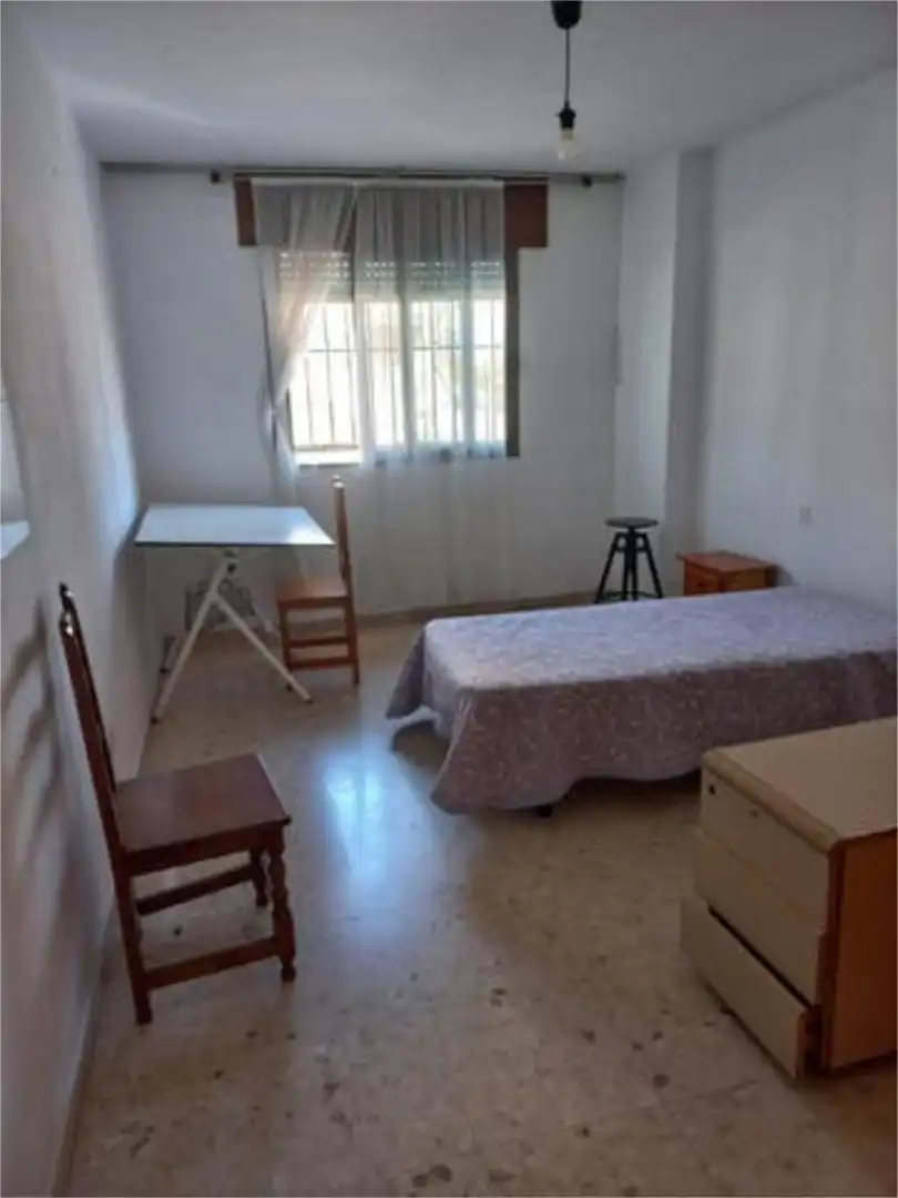 Piso de alquiler en Bami - La Estrella Habitación de Piso de alquiler en Sevilla con Calefacción, Jardín privado y Terraza