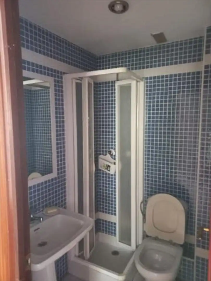 Piso de alquiler en Bami - La Estrella Baño de Piso de alquiler en Sevilla con Calefacción, Jardín privado y Terraza