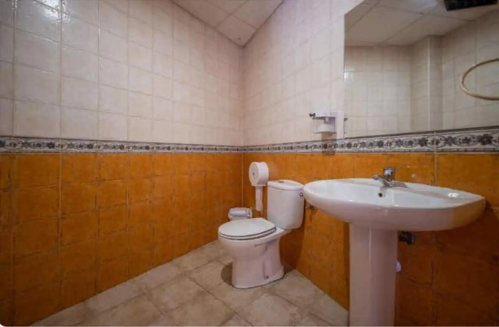 Local de alquiler en La Encarnación Baño de Local de alquiler en Ávila con Aire acondicionado