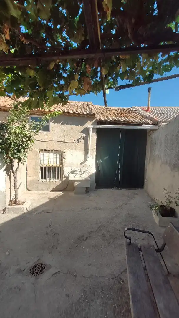 Detached homes for sale in Calle Salmoral, 22, Martín Muñoz de las Posadas Exterior view of Detached homes for sale in Martín Muñoz de las Posadas with Washing machine